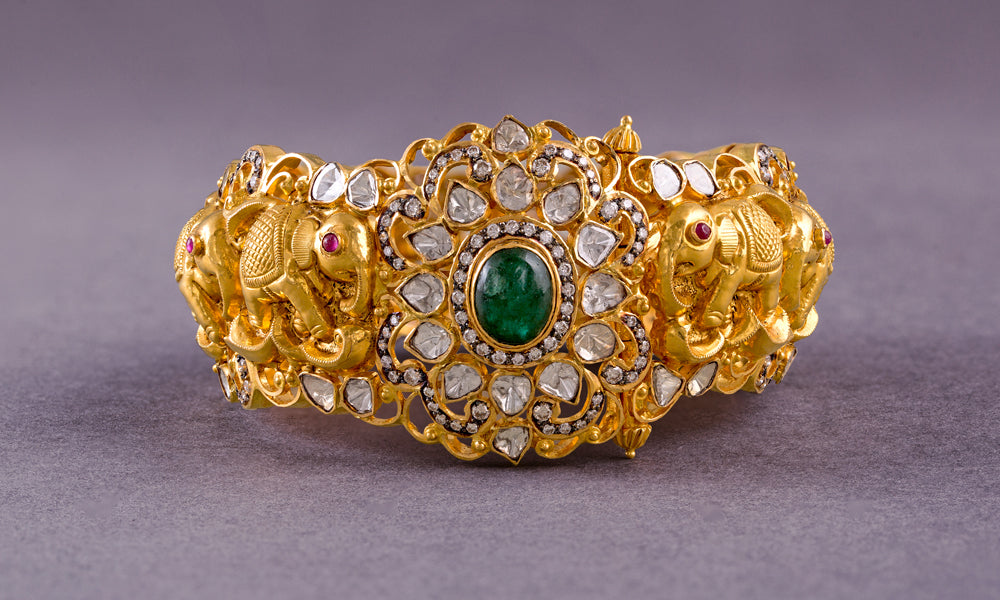 Why lightweight gold jewellery is so much in fashion these days?